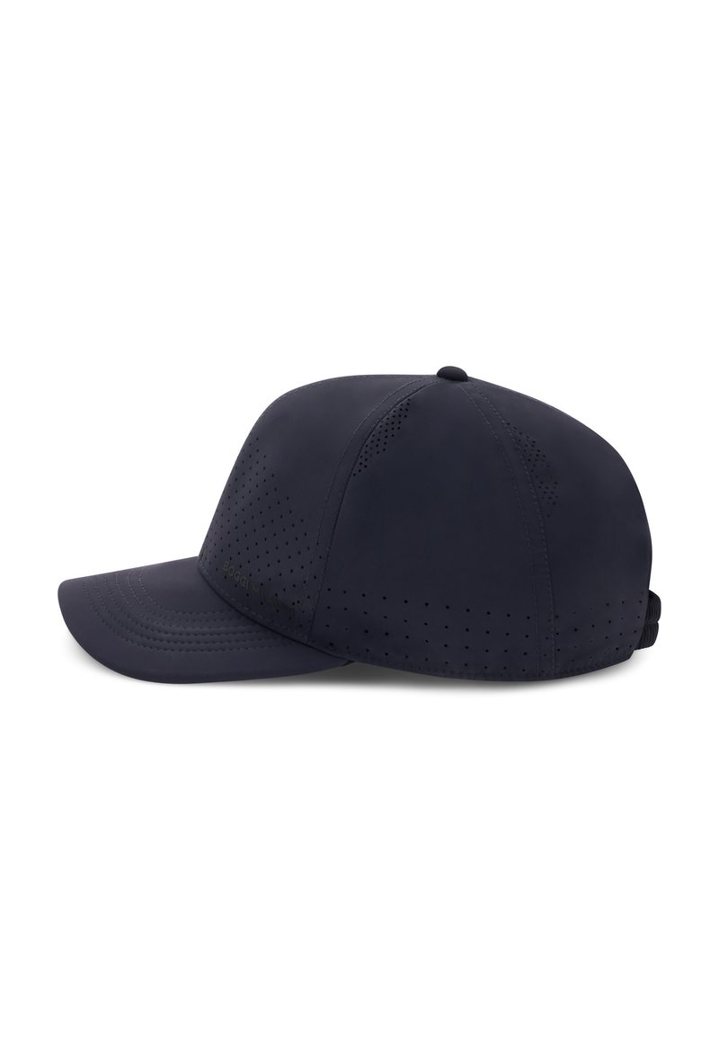 Gorra de béisbol azul marino con visera curva, fabricada con material liso; cuenta con lados perforados para ventilación y una correa ajustable en la parte trasera.