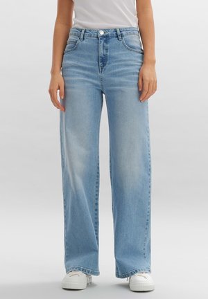 Light blue wide-leg jeans made of denim, featuring a high waist, subtle fading, and a classic five-pocket design, worn with white sneakers.