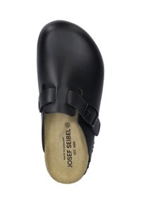 Zwarte klompen met twee verstelbare banden, gemaakt van soepel materiaal. Het interieur heeft een beige voetbed met merknaam en een afgeronde toelopende neus.