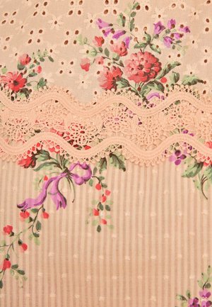 Love & Roses, REGULAR FIT - BRODERIE YOKE SHORT SLEEVE BLOUSE . - Bluse - blush floral print