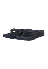 Chanclas azul marino con suela tejida texturizada, que presentan una tira T negra brillante y una plantilla estampada para mayor agarre.