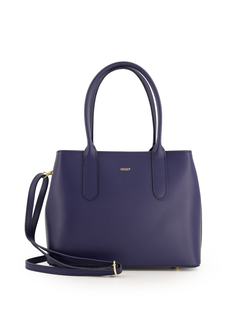 Marineblaue Lederhandtasche mit doppelten Obergriffen und einem abnehmbaren Schultergurt. Mit goldfarbenem Logodesign. Glatte Textur und strukturierte Form.