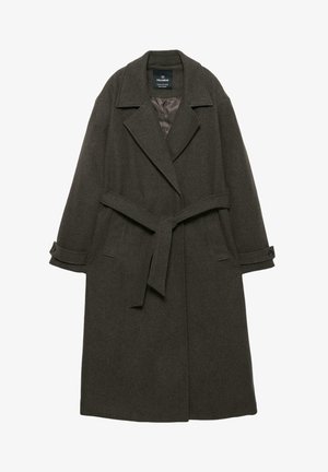 Donkergroene overjas van een wollen mix met een tailleband, oversized kraag en omgeslagen mouwen. Voorzien van een gevoerde binnenkant voor extra warmte.