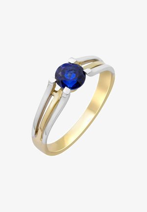 Anillo bicolor que presenta una gema azul redonda fijada entre elegantes garras de plata, con una banda suave de oro amarillo.