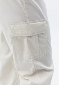 HIGH RISE WITH POCKETS - Pantalones cargo - antik silver birch