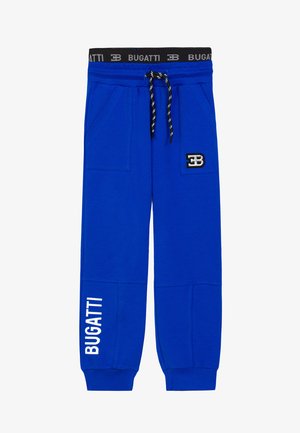 Pantaloni da jogging blu con cintura elastica con etichetta "BUGATTI", coulisse, tasche frontali, toppa con logo sulla coscia e scritta "BUGATTI" su una gamba.