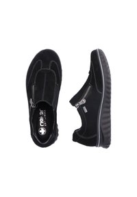 Schwarze Wildleder-Slipper mit seitlichen Reißverschlüssen, kontrastierenden Nähten und einer strukturierten Gummisohle. Innenlabel "Rieker Antistress."