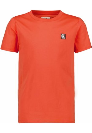 Maglietta a maniche corte di un arancione brillante con scollo rotondo e una piccola toppa logo bianca e nera sul petto a sinistra.