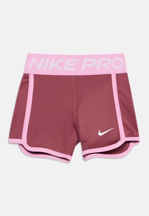 Kastanjebruine sportshorts met roze bies en tailleband met de tekst ""NIKE PRO"" en wit Nike-swooshlogo op het rechterbeen.