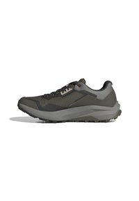 Chaussures de trail running avec une palette de couleurs grise et olive, présentant un dessus texturé, une pointe renforcée et une semelle extérieure robuste pour une meilleure adhérence.