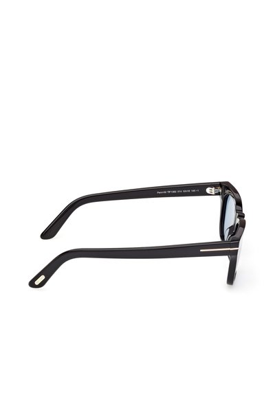 Ochelari de soare negri cu ramă rectangulară, având un finisaj lucios, accente subțiri de aur pe laterale și lentile întunecate.