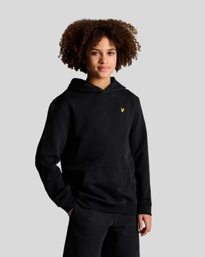 Hoodie noir en tissu doux, avec une poche frontale, une capuche réglable à cordon et un petit logo jaune sur la poitrine.
