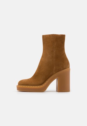 Bottines à talons hauts - brown