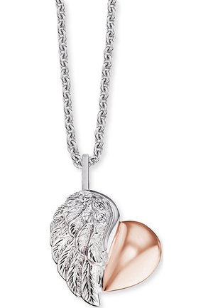 Silberkette mit einem Herzanhänger, dessen eine Seite in poliertem Roségold und die andere in einem kunstvoll gestalteten Silberflügel-Design ausgeführt ist.
