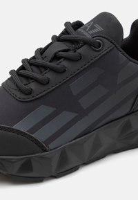 EA7 Emporio Armani UNISEX - Tenisice - triple black