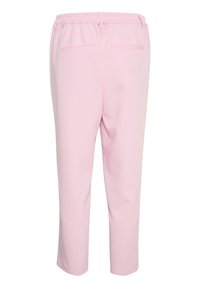 Roze, rekbare stoffen broeken met een elastische tailleband. Voorzien van twee achterzakken en een taps toelopend ontwerp, eindigend net boven de enkel.