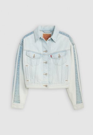 Lyseblå denimjakke med kort design, knappelukking, to brystlommer og kontrasterende blå sidestykker. Har klassisk krage og myk tekstur.