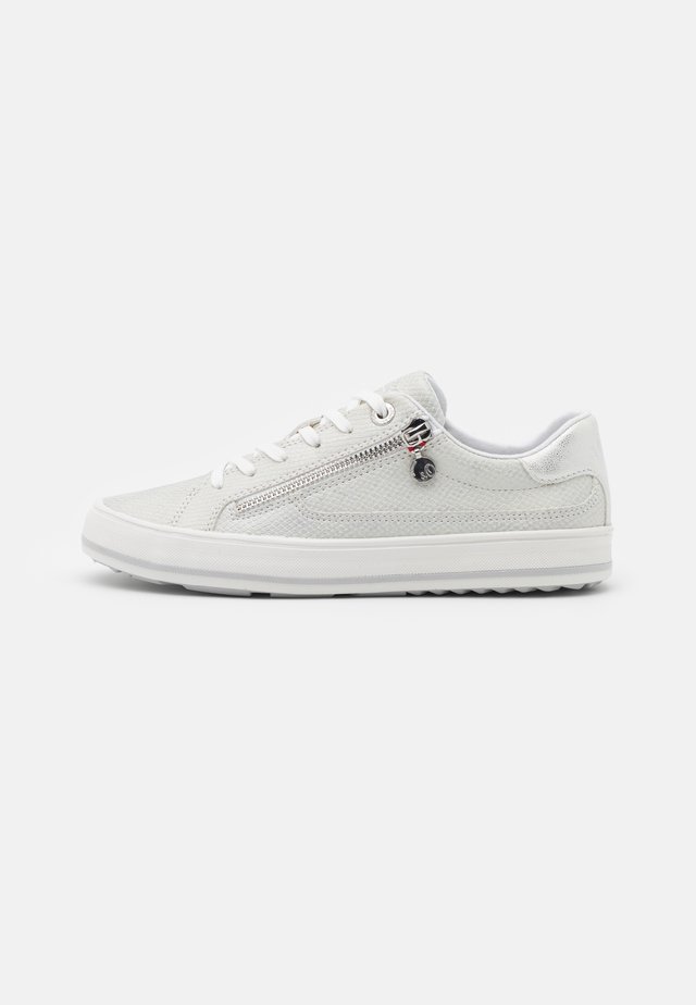 Baskets basses - silver