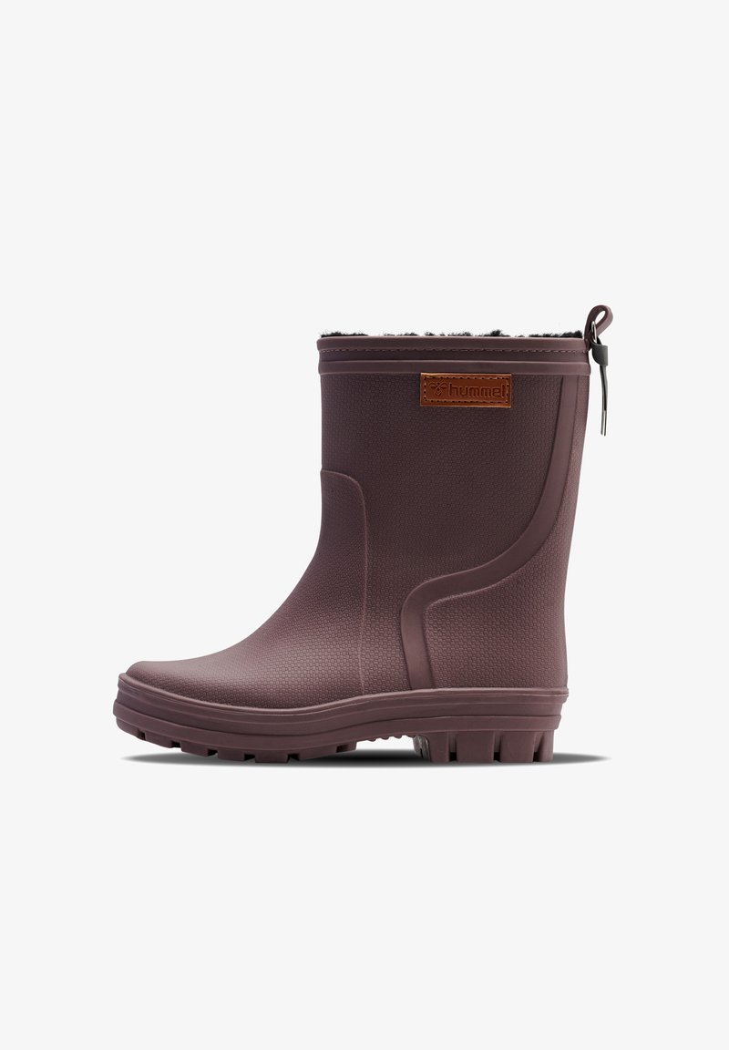 Stivali alla caviglia in gomma marrone con esterno texturizzato, fodera morbida e patch logo marrone. Presentano un inserto per estrazione e una suola robusta per trazione.