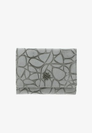 Portefeuille en daim gris avec motif abstrait, doté d'un logo en métal et d'un design à rabat. La surface présente une texture lisse.