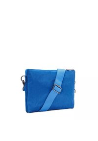 Borsa a tracolla blu in tessuto con tracolla regolabile, chiusura con cerniera e texture liscia. Caratterizzata da accessori metallici e forma rettangolare.