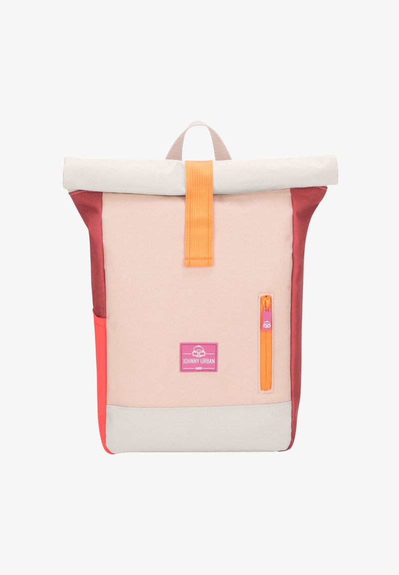 Rugós hátizsák rózsaszín, piros és bézs anyagból. Narancssárga pánttal, cipzáros zsebbel és márkajelzéssel az alsó részen.