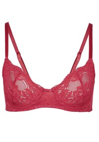 Kanten bh in diep rood, met doorzichtige panelen en golvende randen. Zachte, verstelbare bandjes met een haaksluiting aan de voorkant in het midden.