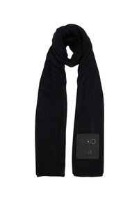 Scarf di maglia nera con una texture morbida, caratterizzata da un patch logo rettangolare che riporta "LIU•JO" e "1995" in un colore a contrasto.