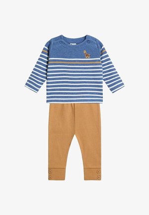 Kék-fehér csíkos hosszú ujjú babaing, kis zsiráf hímzéssel, bordázott mustárszínű nadrággal, gombos mandzsettákkal párosítva.