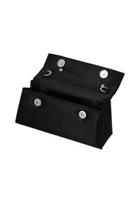 Zwarte clutchtas van stof met een rechthoekige vorm, dubbele druksluiting en een binnenvak. Gladde textuur en minimalistisch design.