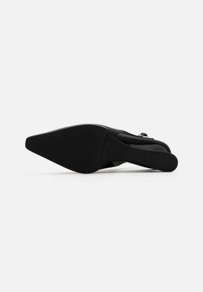 Stine Goya STEELO - Debeli potplat - jet black