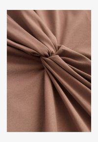 Vybráno, chocolate brown