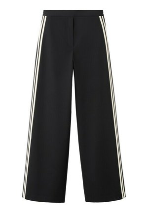 Černé kalhoty širokých nohavic s elastickým pasem, na vnější straně každé nohy jsou tři vertikální bílé pruhy.