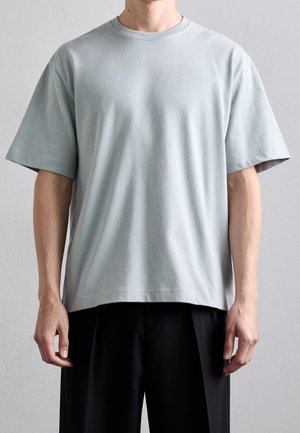 Camiseta básica - light blue