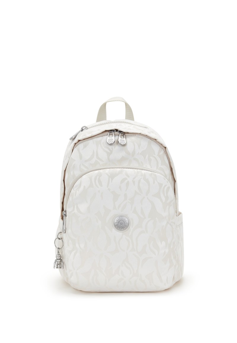Zaino bianco con motivo a foglia, chiusura con zip, tasca frontale, tessuto in tessile e logo rotondo sulla parte frontale. Include un charm.
