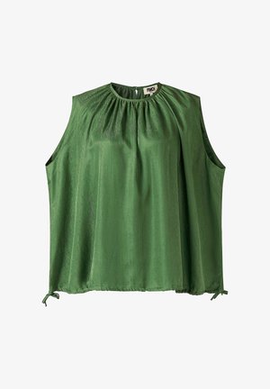 Blouse sans manches en satin vert avec encolure ronde froncée, coupe ample, fermeture par bouton à l'encolure au dos et petits liens sur les côtés de l'ourlet.