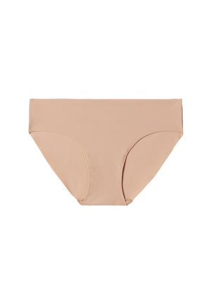 Beige Baumwollmischung Hipster-Slips mit glatter Textur und minimaler Nahtgestaltung, die ein vollflächiges Design und einen elastischen Bund aufweisen.
