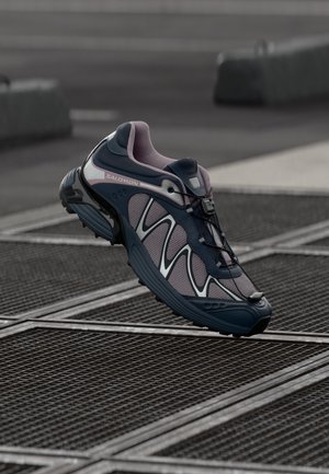 XT WHISPER UNISEX - Trainers - nirvana/blue nights/footwear silver-coloured