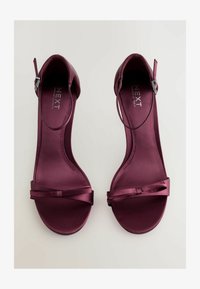 Sélectionné, burgandy red