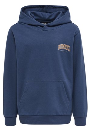 Granatowa bluza z kapturem z przednią kieszenią kangur, ściągaczami na mankietach oraz logo "HUMMEL" w kolorze pomarańczowym i białym na lewej piersi.
