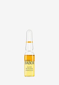 Ampolla di vetro trasparente con una parte superiore a punta, contenente un liquido biphase; strato inferiore giallo con un'etichetta bianca che recita "Doctor Babor Glow."
