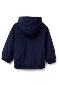 Námořnická modrá nylonová bunda s kapucí, elastickými manžetami a elastickým pasem. Hladká textura, jednoduchý design a volný střih.
