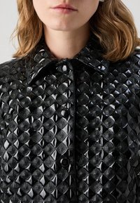 Pinko LEOPARDI GIACCA - Dirbtinės odos striukė - nero limousine