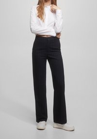 PULL&BEAR Tygbyxor - blue