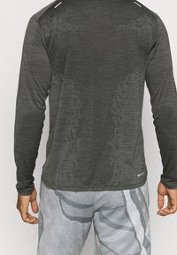 Nike Performance Långärmad tröja - black