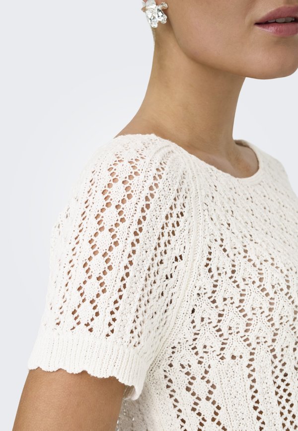 ONLNOLA LIFE PULLOVER - Basic T-shirt - cloud dancer4