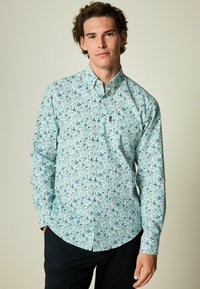 Next EASY IRON PRINTED OXFORD REGULAR FIT - Srajca - white blue ditsy floral