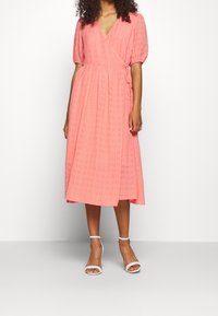 YAS Denní šaty - coral