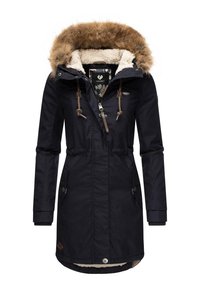 Marinblå parka med faux päls på huvan, dragkedja framtill, snörning i midjan och två sidofickor. Fodrad med mjukt, texturerat tyg för värme.