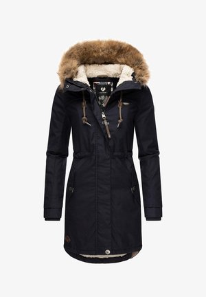 Marinblå parka med faux päls på huvan, dragkedja framtill, snörning i midjan och två sidofickor. Fodrad med mjukt, texturerat tyg för värme.